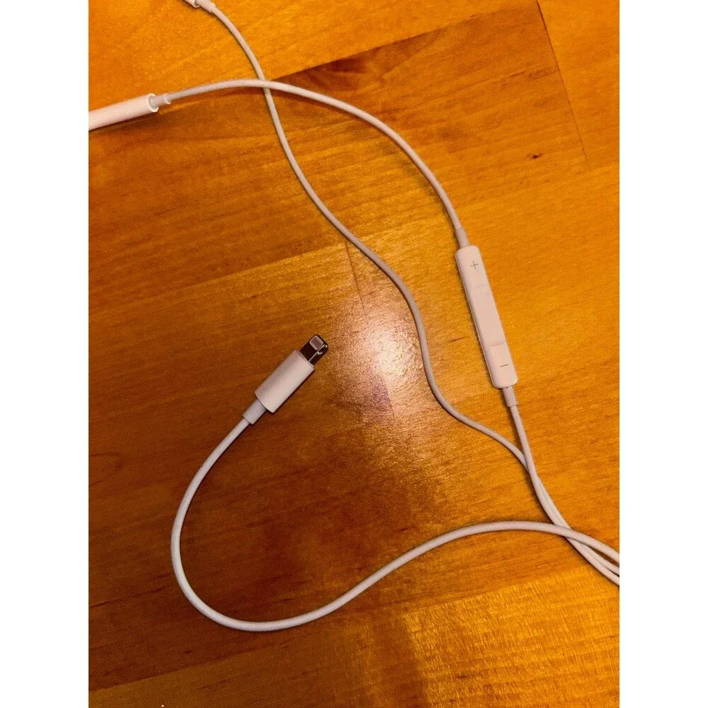 Apple Wired Earbud Headphones